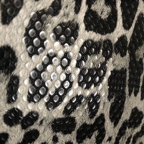 Guess Crossbody - Picture 5 of 12